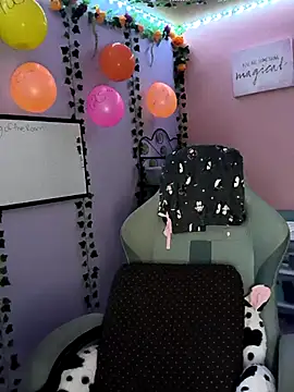 Purple2StayThnxx online show from September 25, 2025, 1:00 am