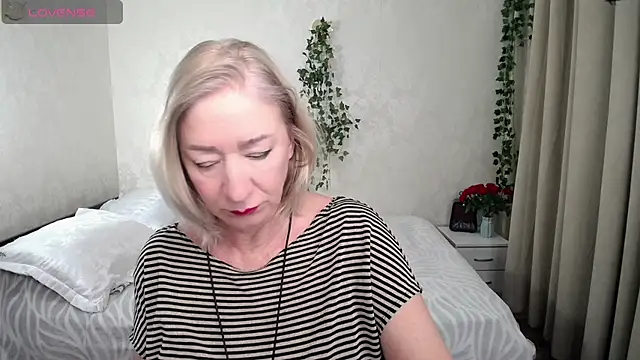 hunters woman online show from November 29, 2025, 10:32 pm