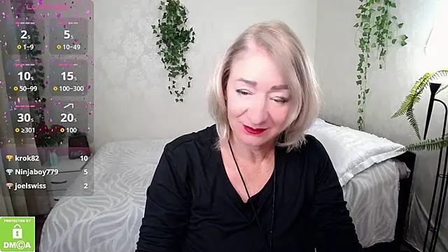 hunters woman online show from October 10, 2025, 2:18 pm