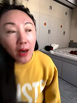 Snapshot of xiaomei-11 chatting on November 18, 2025, 1:32 am xiaomei-11 online show from November 18, 2025, 1:32 am