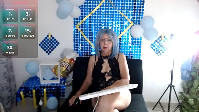 Snapshot of ruth_blue21 chatting on September 29, 2025, 12:00 pm ruth blue21 online show from September 29, 2025, 12:00 pm