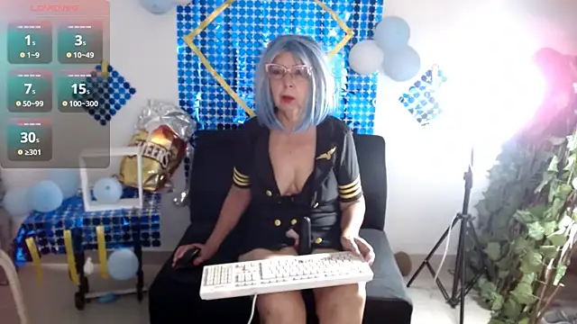 Snapshot of ruth_blue21 chatting on October 15, 2025, 12:57 pm ruth blue21 online show from October 15, 2025, 12:57 pm
