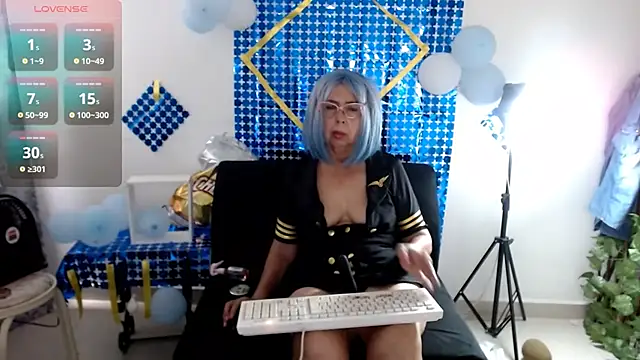 Snapshot of ruth_blue21 chatting on October 3, 2025, 4:30 pm ruth blue21 online show from October 3, 2025, 4:30 pm