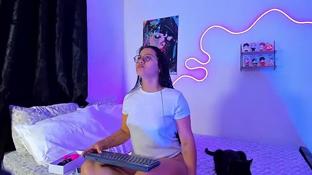 Snapshot of Dilan_and_Mia chatting on October 28, 2025, 9:36 pm Dilan and Mia online show from October 28, 2025, 9:36 pm