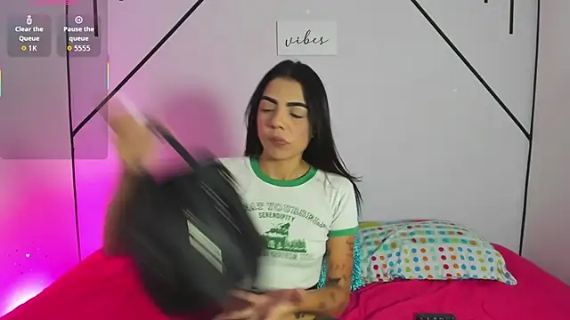 MiahCornell  online show from November 24, 2025, 8:09 pm