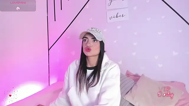 Snapshot of MiahCornell_ chatting on March 4, 2026, 8:05 pm MiahCornell online show from March 4, 2026, 8:05 pm