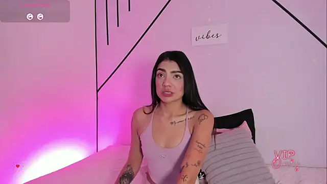 Snapshot of MiahCornell_ chatting on February 10, 2026, 7:46 pm MiahCornell online show from February 10, 2026, 7:46 pm