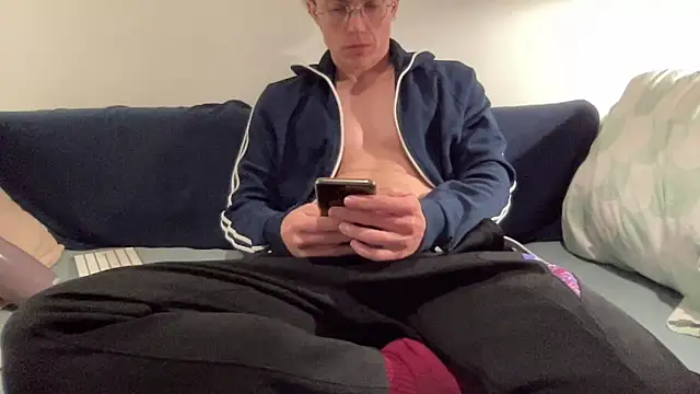 ee 000 online show from October 21, 2025, 8:41 pm