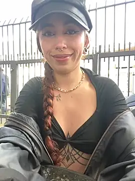 Snapshot of Sallem_Pink chatting on November 4, 2025, 11:58 am Sallem Pink online show from November 4, 2025, 11:58 am