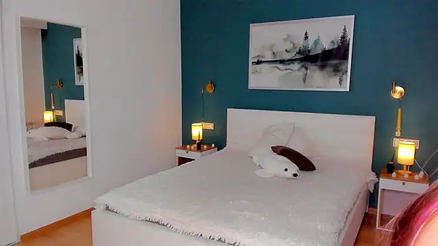 Snapshot of HollisHearl chatting on December 3, 2025, 7:19 am HollisHearl online show from December 3, 2025, 7:19 am