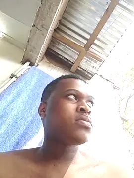 Moet Chandon online show from September 26, 2025, 12:01 pm