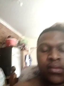 Moet Chandon online show from November 5, 2025, 9:23 am