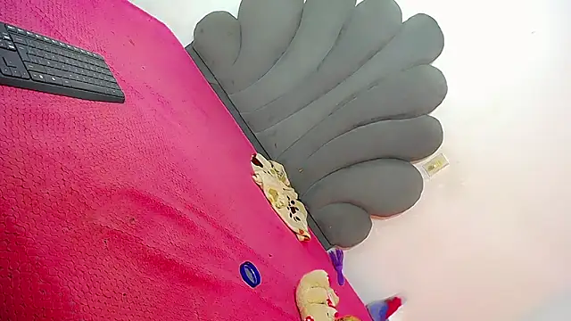 Sativa-sexy online show from March 4, 2026, 9:33 pm