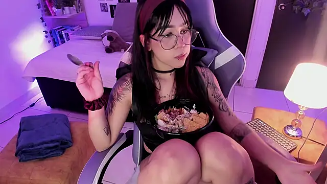 Liz rogers x online show from November 9, 2025, 1:53 am