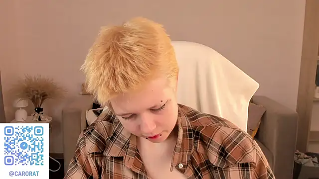 CarolineRichter online show from September 30, 2025, 2:23 pm