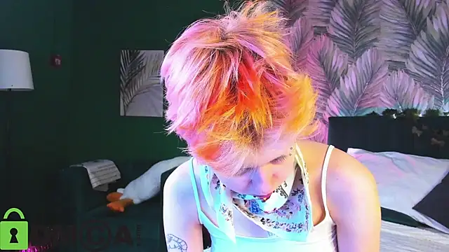 Snapshot of CarolineRichter chatting on December 19, 2025, 1:20 am CarolineRichter online show from December 19, 2025, 1:20 am