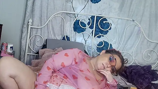Snapshot of g0lden_are0las89 chatting on April 18, 2026, 6:54 pm g0lden are0las89 online show from April 18, 2026, 6:54 pm