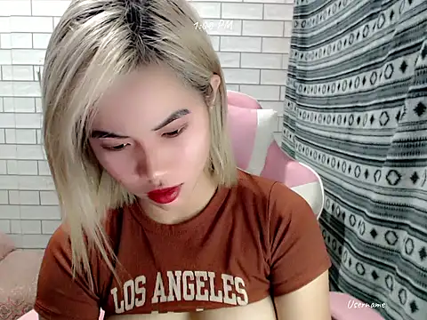 Snapshot of Rainea149 chatting on November 3, 2025, 5:01 am Rainea149 online show from November 3, 2025, 5:01 am