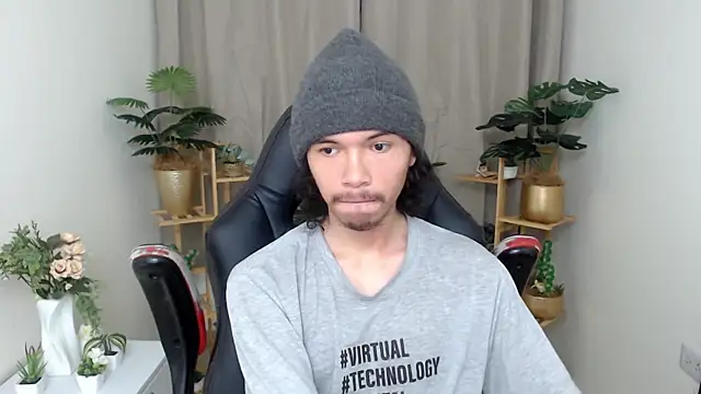 Xoxo Smiles online show from December 22, 2025, 3:23 pm