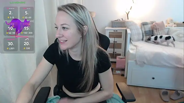 Snapshot of Camie_Peach chatting on November 14, 2025, 5:27 pm Camie Peach online show from November 14, 2025, 5:27 pm