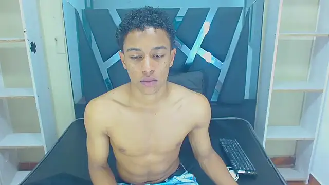 Snapshot of Rocco_Grey chatting on October 17, 2025, 8:10 pm Rocco Grey online show from October 17, 2025, 8:10 pm