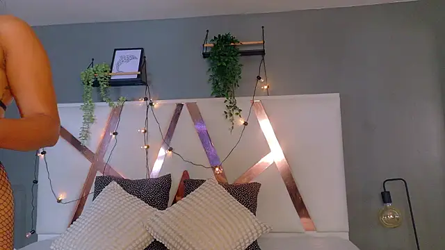 RiriiBrunette   online show from February 19, 2026, 7:44 pm