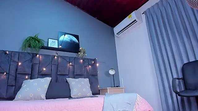 RiriiBrunette   online show from December 22, 2025, 10:10 pm