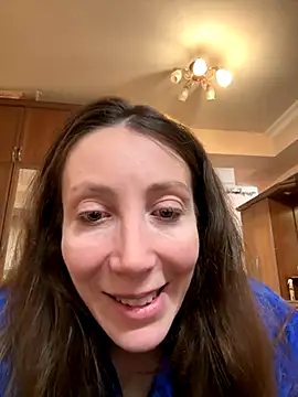 HellaryTourent online show from November 25, 2025, 3:01 pm