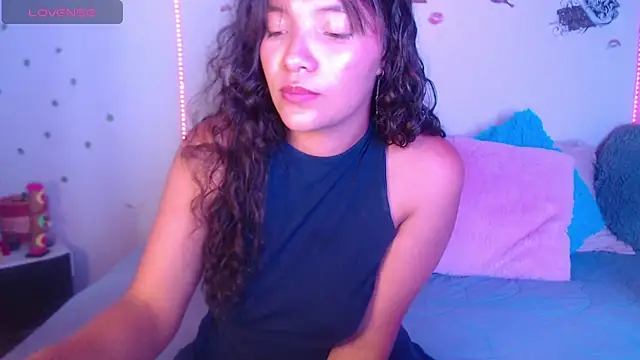 mia blue01 online show from September 14, 2025, 9:37 pm