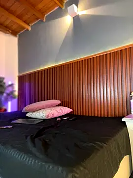 MarilynSmith01 online show from November 17, 2025, 8:13 pm