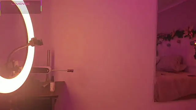 Rachell Ross  online show from December 17, 2025, 7:30 pm