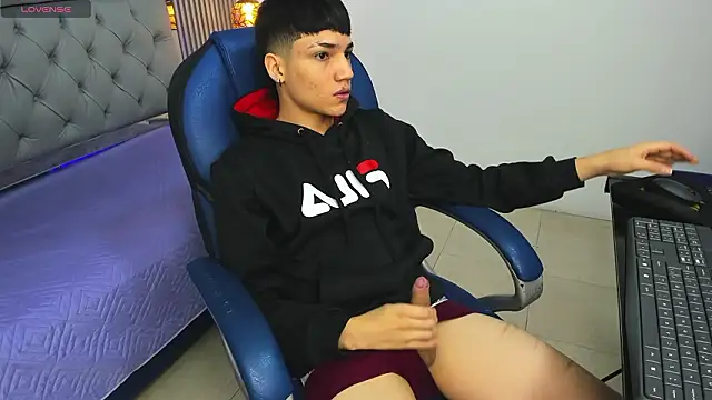 Snapshot of SamBlack_ chatting on February 4, 2026, 12:22 pm SamBlack online show from February 4, 2026, 12:22 pm