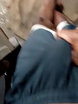 Snapshot of RAYI_Queen_4 chatting on December 5, 2025, 1:27 am RAYI Queen 4 online show from December 5, 2025, 1:27 am