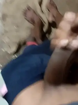 Snapshot of RAYI_Queen_4 chatting on December 17, 2025, 4:23 pm RAYI Queen 4 online show from December 17, 2025, 4:23 pm