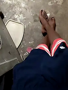 Snapshot of RAYI_Queen_4 chatting on December 3, 2025, 1:54 pm RAYI Queen 4 online show from December 3, 2025, 1:54 pm