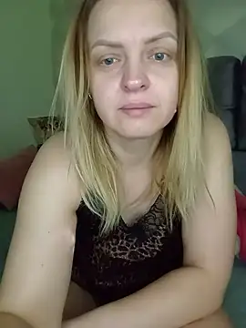 Snapshot of Ami_Foxy chatting on May 16, 2026, 5:28 am Ami Foxy online show from May 16, 2026, 5:28 am