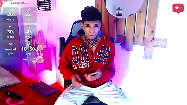 Snapshot of Rick_Wade chatting on December 4, 2025, 1:10 pm Rick Wade online show from December 4, 2025, 1:10 pm