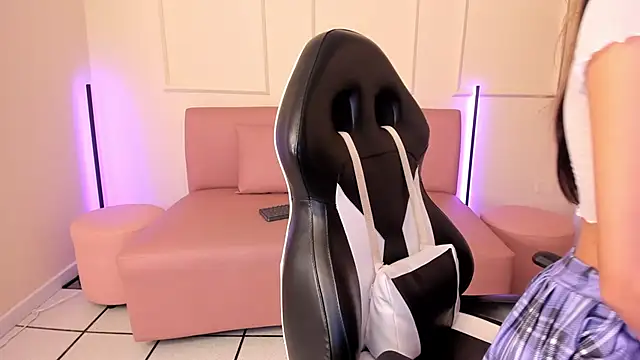 Lilily lv online show from November 21, 2025, 12:26 pm