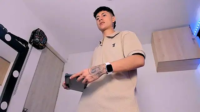 Snapshot of Mateo_Escobar chatting on September 15, 2025, 8:31 pm Mateo Escobar online show from September 15, 2025, 8:31 pm