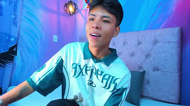 Snapshot of MaxiWildd chatting on May 30, 2026, 1:17 pm MaxiWildd online show from May 30, 2026, 1:17 pm