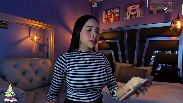 Snapshot of anne-brown13 chatting on December 4, 2025, 1:43 pm anne-brown13 online show from December 4, 2025, 1:43 pm