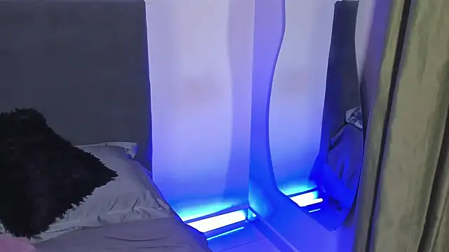 saramikaelson online show from April 10, 2026, 12:17 am