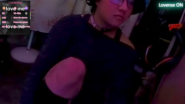 Snapshot of Ftm_Bunny chatting on December 17, 2025, 12:32 pm Ftm Bunny online show from December 17, 2025, 12:32 pm