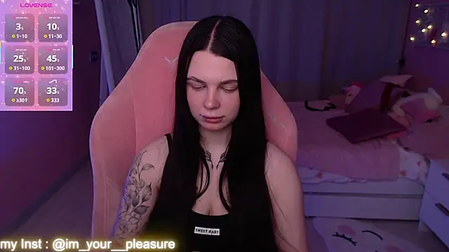 Michela Fruet online show from March 9, 2026, 1:09 am