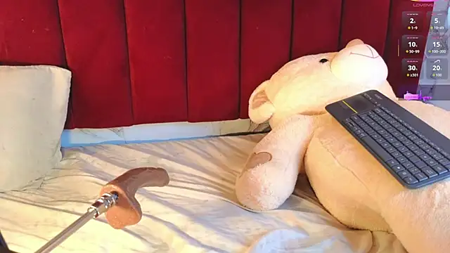 Snapshot of PrincePoppy chatting on October 5, 2025, 8:43 pm PrincePoppy online show from October 5, 2025, 8:43 pm