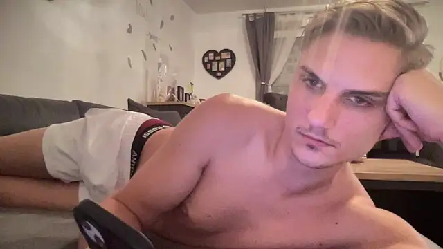 Snapshot of Sweetbooy90 chatting on October 17, 2025, 9:38 pm Sweetbooy90 online show from October 17, 2025, 9:38 pm