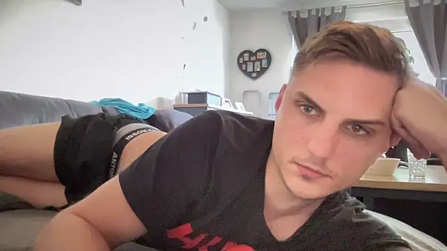 Sweetbooy90 online show from May 13, 2026, 7:37 am