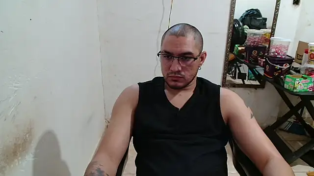 Snapshot of Leonino231 chatting on September 24, 2025, 4:35 pm Leonino231 online show from September 24, 2025, 4:35 pm