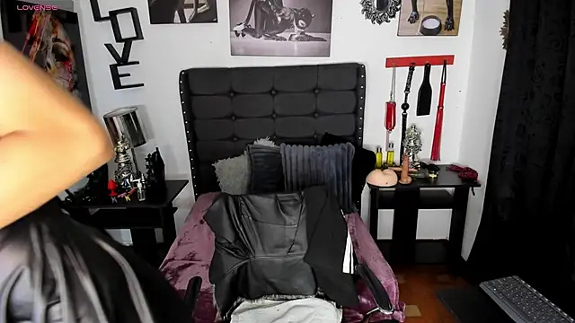 Snapshot of LunarisSmith chatting on February 19, 2026, 6:05 pm LunarisSmith online show from February 19, 2026, 6:05 pm