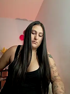 Snapshot of EmaTramel chatting on September 20, 2025, 12:43 pm EmaTramel online show from September 20, 2025, 12:43 pm